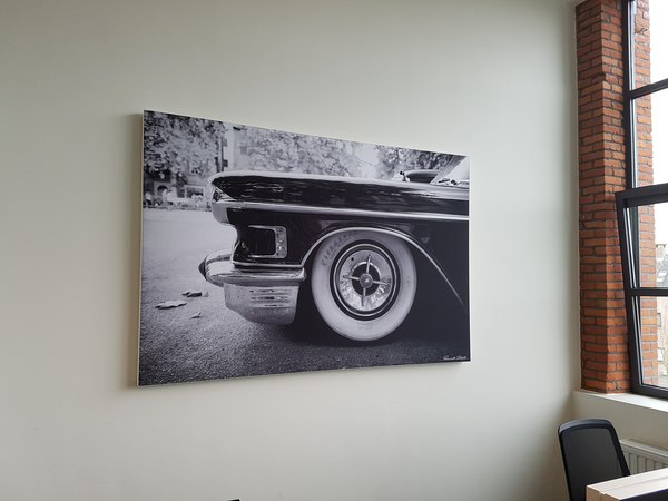 COUSTpanel met zwart wit foto van een oldtimer